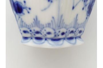 デンマーク　ROYAL　COPENHAGEN(ロイヤルコペンハーゲン)　ブルーフルーテッド　フルレース　ペア　コーヒーカップ&ソーサー2客セット(洋食器)(定価約110000円)(R-062595)