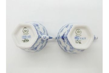 デンマーク　ROYAL　COPENHAGEN(ロイヤルコペンハーゲン)　ブルーフルーテッド　フルレース　ペア　コーヒーカップ&ソーサー2客セット(洋食器)(定価約110000円)(R-062595)