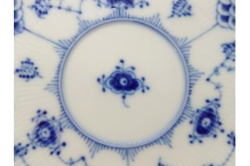 デンマーク　ROYAL　COPENHAGEN(ロイヤルコペンハーゲン)　ブルーフルーテッド　フルレース　ペア　コーヒーカップ&ソーサー2客セット(洋食器)(定価約110000円)(R-062595)