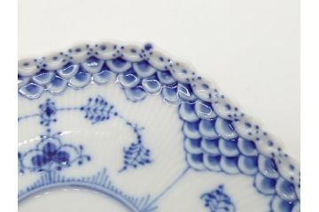 デンマーク　ROYAL　COPENHAGEN(ロイヤルコペンハーゲン)　ブルーフルーテッド　フルレース　ペア　コーヒーカップ&ソーサー2客セット(洋食器)(定価約110000円)(R-062595)