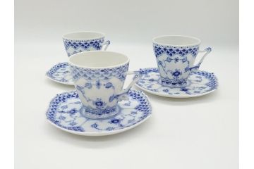 デンマーク　ROYAL　COPENHAGEN(ロイヤルコペンハーゲン)　ブルーフルーテッド　フルレース　コーヒーカップ&ソーサー3客セット(定価165000円)(洋食器)(R-062596)