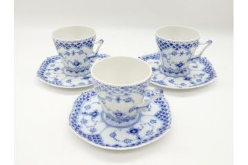 デンマーク　ROYAL　COPENHAGEN(ロイヤルコペンハーゲン)　ブルーフルーテッド　フルレース　コーヒーカップ&ソーサー3客セット(定価165000円)(洋食器)(R-062596)