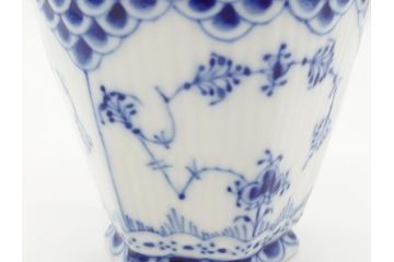 デンマーク　ROYAL　COPENHAGEN(ロイヤルコペンハーゲン)　ブルーフルーテッド　フルレース　コーヒーカップ&ソーサー3客セット(定価165000円)(洋食器)(R-062596)
