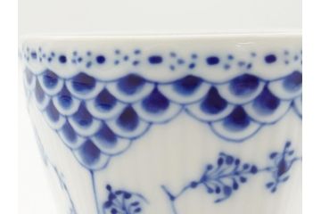 デンマーク　ROYAL　COPENHAGEN(ロイヤルコペンハーゲン)　ブルーフルーテッド　フルレース　コーヒーカップ&ソーサー3客セット(定価165000円)(洋食器)(R-062596)
