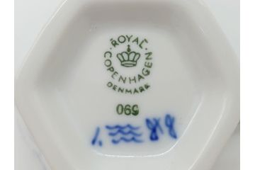 デンマーク　ROYAL　COPENHAGEN(ロイヤルコペンハーゲン)　ブルーフルーテッド　フルレース　コーヒーカップ&ソーサー3客セット(定価165000円)(洋食器)(R-062596)