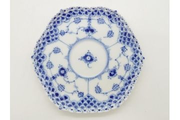 デンマーク　ROYAL　COPENHAGEN(ロイヤルコペンハーゲン)　ブルーフルーテッド　フルレース　コーヒーカップ&ソーサー3客セット(定価165000円)(洋食器)(R-062596)