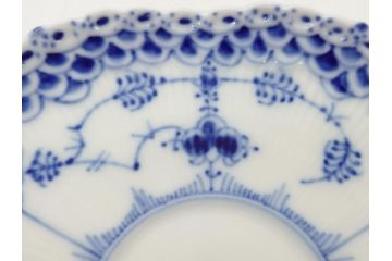 デンマーク　ROYAL　COPENHAGEN(ロイヤルコペンハーゲン)　ブルーフルーテッド　フルレース　コーヒーカップ&ソーサー3客セット(定価165000円)(洋食器)(R-062596)