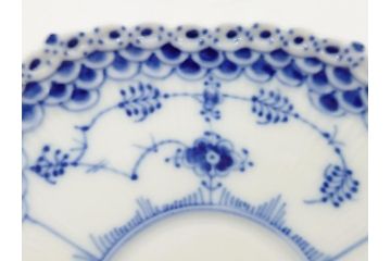デンマーク　ROYAL　COPENHAGEN(ロイヤルコペンハーゲン)　ブルーフルーテッド　フルレース　コーヒーカップ&ソーサー3客セット(定価165000円)(洋食器)(R-062596)
