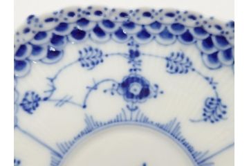 デンマーク　ROYAL　COPENHAGEN(ロイヤルコペンハーゲン)　ブルーフルーテッド　フルレース　コーヒーカップ&ソーサー3客セット(定価165000円)(洋食器)(R-062596)