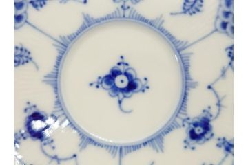 デンマーク　ROYAL　COPENHAGEN(ロイヤルコペンハーゲン)　ブルーフルーテッド　フルレース　コーヒーカップ&ソーサー3客セット(定価165000円)(洋食器)(R-062596)