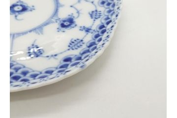 デンマーク　ROYAL　COPENHAGEN(ロイヤルコペンハーゲン)　ブルーフルーテッド　フルレース　コーヒーカップ&ソーサー3客セット(定価165000円)(洋食器)(R-062596)