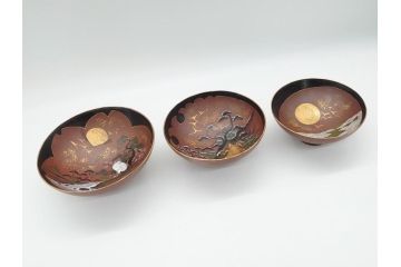 備前陶森　葛尾　絵備前　蓬草仙之図　壱組　富士庵収蔵古備前　三ツ重盃(杯)3客セット(共箱付き、茶碗、色絵、金彩、鶴亀図)(R-062604)