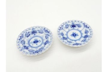 デンマーク　ROYAL COPENHAGEN(ロイヤルコペンハーゲン)　ブルーフルーテッド　フルレース　約7.5cm　ミニプレート2枚セット(洋食器、バタープレート)(定価約2万4千円)(R-062605)