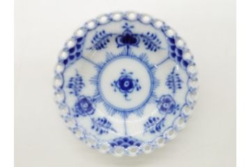 デンマーク　ROYAL COPENHAGEN(ロイヤルコペンハーゲン)　ブルーフルーテッド　フルレース　約7.5cm　ミニプレート2枚セット(洋食器、バタープレート)(定価約2万4千円)(R-062605)