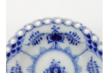 デンマーク　ROYAL COPENHAGEN(ロイヤルコペンハーゲン)　ブルーフルーテッド　フルレース　約7.5cm　ミニプレート2枚セット(洋食器、バタープレート)(定価約2万4千円)(R-062605)