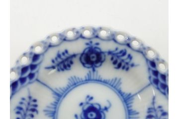 デンマーク　ROYAL COPENHAGEN(ロイヤルコペンハーゲン)　ブルーフルーテッド　フルレース　約7.5cm　ミニプレート2枚セット(洋食器、バタープレート)(定価約2万4千円)(R-062605)