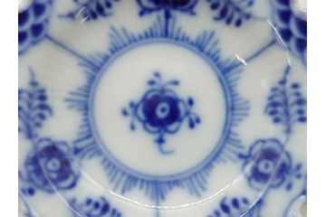 デンマーク　ROYAL COPENHAGEN(ロイヤルコペンハーゲン)　ブルーフルーテッド　フルレース　約7.5cm　ミニプレート2枚セット(洋食器、バタープレート)(定価約2万4千円)(R-062605)