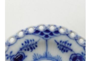 デンマーク　ROYAL COPENHAGEN(ロイヤルコペンハーゲン)　ブルーフルーテッド　フルレース　約7.5cm　ミニプレート2枚セット(洋食器、バタープレート)(定価約2万4千円)(R-062605)