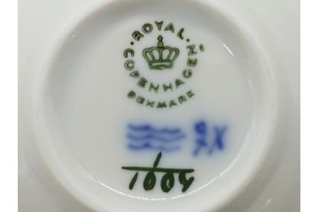 デンマーク　ROYAL COPENHAGEN(ロイヤルコペンハーゲン)　ブルーフルーテッド　フルレース　約7.5cm　ミニプレート2枚セット(洋食器、バタープレート)(定価約2万4千円)(R-062605)