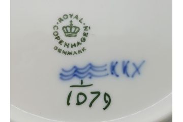 デンマーク　ROYAL　COPENHAGEN(ロイヤルコペンハーゲン)　ブルーフルーテッド　フルレース　約23cm　ディーププレート(スープディッシュ、皿、洋食器)(定価約38500円)(R-062611)