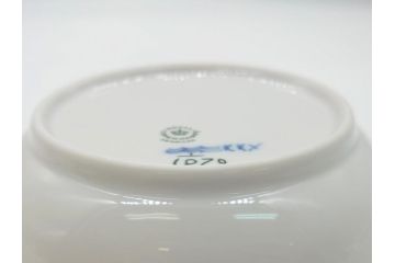 デンマーク　ROYAL　COPENHAGEN(ロイヤルコペンハーゲン)　ブルーフルーテッド　フルレース　約23cm　ディーププレート(スープディッシュ、皿、洋食器)(定価約38500円)(R-062611)