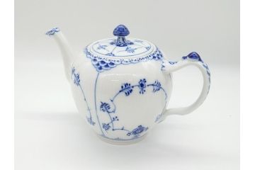 デンマーク　ROYAL　COPENHAGEN(ロイヤルコペンハーゲン)　ブルーフルーテッド　ハーフレース　ティーポット(洋食器)(定価約55000円)(R-062612)