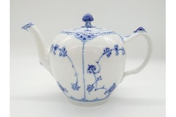 デンマーク　ROYAL　COPENHAGEN(ロイヤルコペンハーゲン)　ブルーフルーテッド　ハーフレース　ティーポット(洋食器)(定価約55000円)(R-062612)