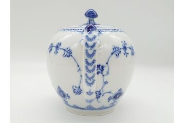 デンマーク　ROYAL　COPENHAGEN(ロイヤルコペンハーゲン)　ブルーフルーテッド　ハーフレース　ティーポット(洋食器)(定価約55000円)(R-062612)