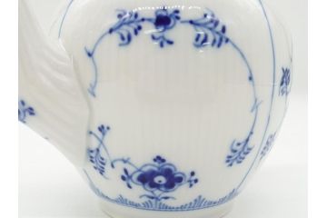 デンマーク　ROYAL　COPENHAGEN(ロイヤルコペンハーゲン)　ブルーフルーテッド　ハーフレース　ティーポット(洋食器)(定価約55000円)(R-062612)