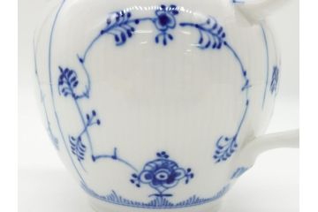デンマーク　ROYAL　COPENHAGEN(ロイヤルコペンハーゲン)　ブルーフルーテッド　ハーフレース　ティーポット(洋食器)(定価約55000円)(R-062612)