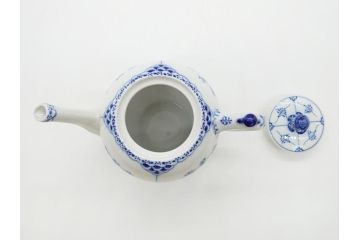 デンマーク　ROYAL　COPENHAGEN(ロイヤルコペンハーゲン)　ブルーフルーテッド　ハーフレース　ティーポット(洋食器)(定価約55000円)(R-062612)