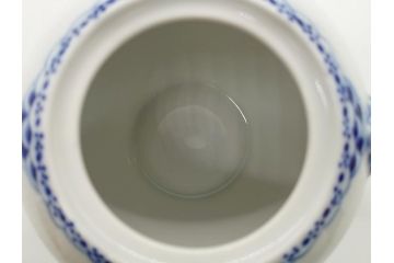 デンマーク　ROYAL　COPENHAGEN(ロイヤルコペンハーゲン)　ブルーフルーテッド　ハーフレース　ティーポット(洋食器)(定価約55000円)(R-062612)