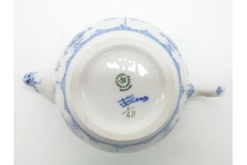 デンマーク　ROYAL　COPENHAGEN(ロイヤルコペンハーゲン)　ブルーフルーテッド　ハーフレース　ティーポット(洋食器)(定価約55000円)(R-062612)