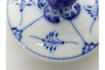デンマーク　ROYAL　COPENHAGEN(ロイヤルコペンハーゲン)　ブルーフルーテッド　ハーフレース　ティーポット(洋食器)(定価約55000円)(R-062612)