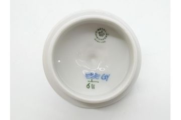 デンマーク　ROYAL　COPENHAGEN(ロイヤルコペンハーゲン)　ブルーフルーテッド　ハーフレース　ティーポット(洋食器)(定価約55000円)(R-062612)