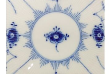 デンマーク　ROYAL　COPENHAGEN(ロイヤルコペンハーゲン)　ブルーフルーテッド　フルレース　約25cm　皿4枚セット(プレート、洋食器)(定価約172000円)(R-062613)