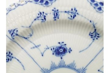 デンマーク　ROYAL　COPENHAGEN(ロイヤルコペンハーゲン)　ブルーフルーテッド　フルレース　約25cm　皿4枚セット(プレート、洋食器)(定価約172000円)(R-062613)