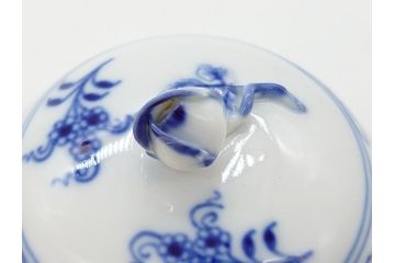 ドイツ　マイセン　Meissen　ブルーオニオン シュガーポット&ボンボン入れセット(菓子器、小物入れ、蓋物、洋食器)(定価:シュガーポット約33,000円、ボンボン入れ約37,400円)(R-062616)