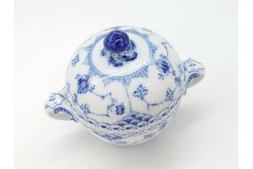 デンマーク　ROYAL COPENHAGEN　ロイヤルコペンハーゲン　ブルーフルーテッド　ハーフレース　シュガーボウル(シュガーポット、洋食器)(定価38,500円)(R-062617)