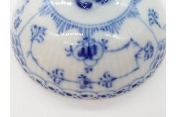 デンマーク　ROYAL COPENHAGEN　ロイヤルコペンハーゲン　ブルーフルーテッド　ハーフレース　シュガーボウル(シュガーポット、洋食器)(定価38,500円)(R-062617)