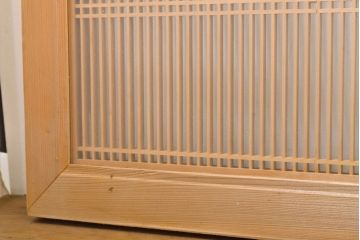 ビンテージ建具　両面ガラス　繊細な格子が目を惹く筬(おさ)欄間2枚セット(明り取り、明かり取り、オサランマ、ヴィンテージ、建具)(R-062630)
