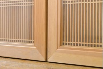 ビンテージ建具　両面ガラス　繊細な格子が目を惹く筬(おさ)欄間2枚セット(明り取り、明かり取り、オサランマ、ヴィンテージ、建具)(R-062630)