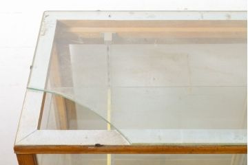和製アンティーク　ナラ材　レトロな雰囲気たっぷりな丸脚付きガラスケース(ショーケース、陳列棚、飾り棚)(R-062634)