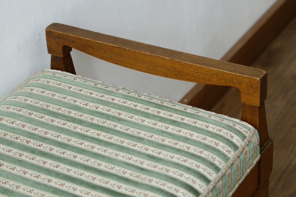 中古　DREXEL HERITAGE(ドレクセルヘリテイジ)　直線的なフォルムが美しいオットマン　(R-062637)