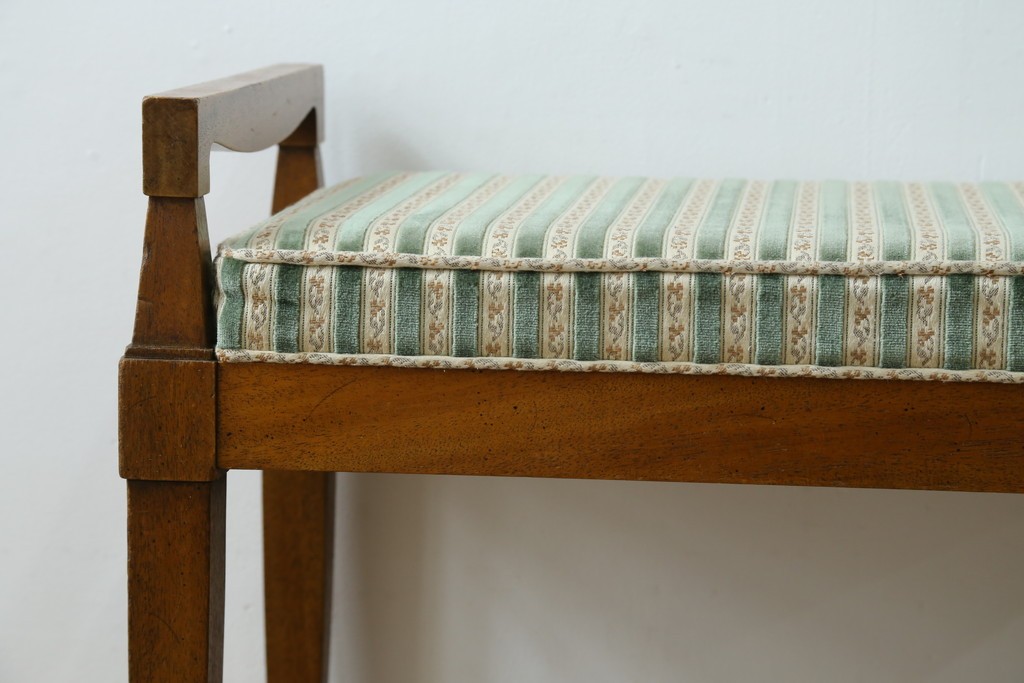 中古　DREXEL HERITAGE(ドレクセルヘリテイジ)　直線的なフォルムが美しいオットマン　(R-062637)