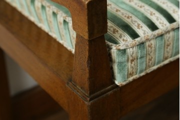 中古　DREXEL HERITAGE(ドレクセルヘリテイジ)　直線的なフォルムが美しいオットマン　(R-062637)