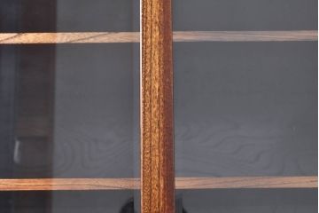 中古　岩谷堂箪笥　菊幸　力強い木目と重厚感ある金具が目を惹く茶箪笥(違い棚、食器棚、飾り棚、茶棚、収納棚、戸棚、キャビネット)(R-062638)