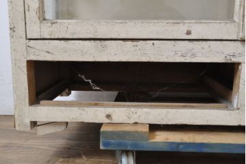 和製アンティーク　脚(台輪)リメイク　ホワイトカラーが可愛らしいケビントガラスケース(ショーケース、陳列棚、飾り棚、収納棚)(R-062641)