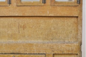 和製アンティーク　小扉付き　パタパタ扉のマス目ガラスケース(ショーケース、陳列棚、飾り棚、店舗什器)(R-062643)