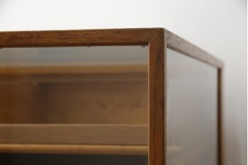 イギリスアンティーク　オーク材　使い込まれた木の風合いが魅力のシャツケース(ガラスケース、ショーケース、店舗什器、引き出し、陳列棚)(R-062646)